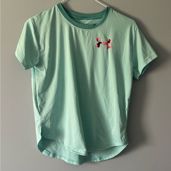 Girls Under Armour Athletic Shirt. Size Medium - Picture 1 of 4